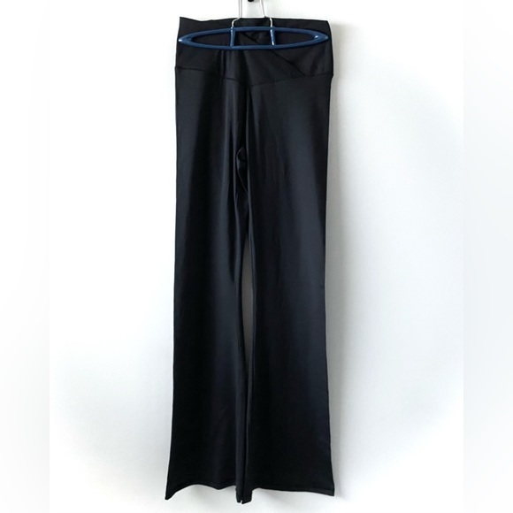 🛑SOLD🛑Forever 21 Black High V-Waist Flared Leggings Size Small - Picture 3 of 3